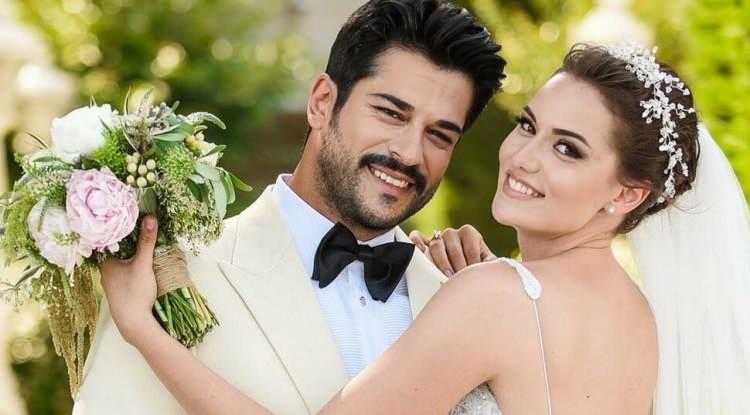 <p><em><strong>Fahriye Evcen, Instagram'dan "Özçivit" soyadını sildi, bir süre sonra geri ekledi. Evcen’in bu hareketi sonrası boşanma iddiaları sosyal medyayı karıştırdı.</strong></em></p>
