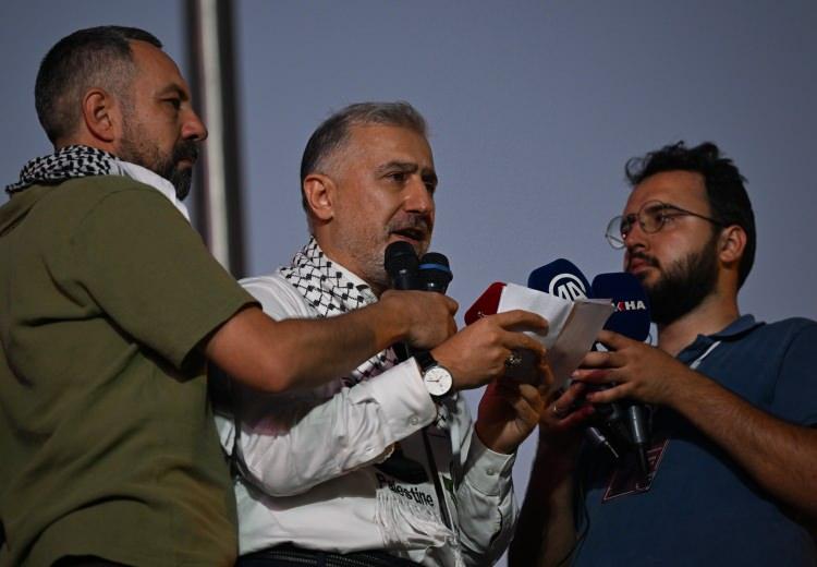 <p>Yürüyüşün ardından TBMM'ye yakın bir noktada toplananlar adına konuşan Ankara Filistin Dayanışma Platformu Dönem Sözcüsü İsmail Mansur Özdemir, Gazze halkına karşı sürdürülen ablukanın korkunç maliyetlerinin olduğunu söyledi.</p>
