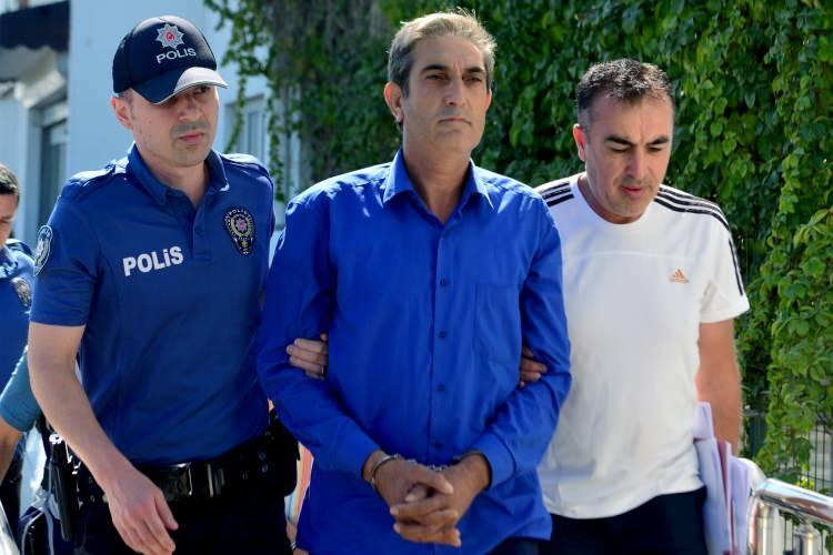 <p>Adana’da miras anlaşmazlığı nedeniyle yeğeni Mehmet Alpaltun’u (38) beyzbol sopasıyla darbeden Mehmet Alpaltun (55) ile ağabeyleri Osman Alpaltun (65) ve Ramazan Alpaltun (73) gözaltına alındı. </p>
<p> </p>