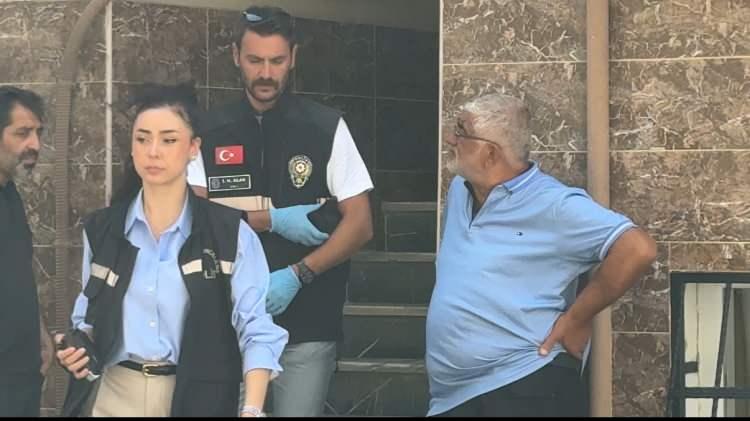 <p>Tabut götürülürken halası, <strong>"Bırakın göreceğim" </strong>diyerek feryat etti.</p>

<p> </p>
