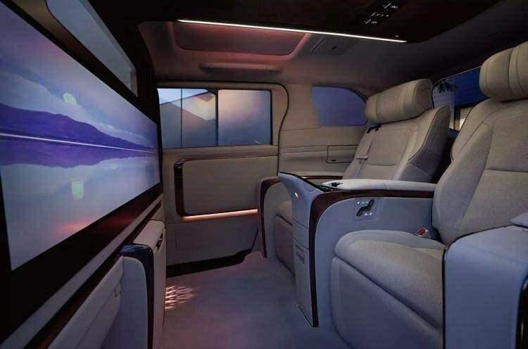 <p>LEXUS LM</p>

<p> </p>
