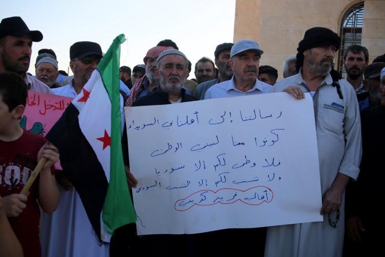 <p>"HECRİ, SÜVEYDA HALKININ YÜZDE 10'UNU BİLE TEMSİL ETMİYOR"</p>

<p><br />
Protestoya katılan Halit Ali, AA muhabirine yaptığı açıklamada, bazı çevrelerin devrik rejim unsurlarıyla işbirliği yaparak Süveyda'ya İsrail'i davet eden, federal yapıyı savunan ve ülkenin bölünmesini isteyen çağrılarının kesinlikle kabul edilemez olduğunu söyledi.</p>

<p> </p>
