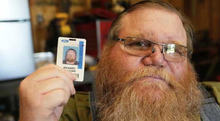 <p><em><strong>Michigan'da çalışan emekli bir otomotiv işçisinin 11 yıl önce kaybettiği cüzdanı, bin kilometre uzakta Minnesota'daki bir araç motorunda ortaya çıktı. Olay hem şaşırttı hem de duygulandırdı.</strong></em></p>
