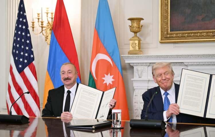 <p>Azerbaycan ve Ermenistan dışişleri bakanlıklarınca eş zamanlı olarak paylaşılan ve 17 maddeden oluşan anlaşma metni şöyle:</p>

<p><strong>EGEMENLİK, TOPRAK BÜTÜNLÜĞÜ</strong></p>

<p><strong>Madde 1 -</strong> Taraflar, eski Sovyet Sosyalist Cumhuriyetleri Birliği'nin cumhuriyetleri arasındaki sınırların, ilgili bağımsız devletlerin uluslararası sınırları haline geldiği ve uluslararası toplum tarafından bu şekilde tanındığı teyit ederek birbirlerinin egemenliğini, toprak bütünlüğünü, uluslararası sınırlarının dokunulmazlığını ve siyasi bağımsızlığını tanıyor ve bunlara saygı gösteriyor.</p>

<p> </p>
