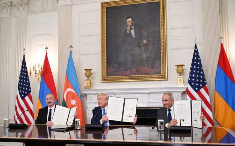 <p><strong>Madde 3 -</strong> Taraflar, karşılıklı ilişkilerinde, diğer tarafın toprak bütünlüğüne veya siyasi bağımsızlığına karşı güç kullanmaktan veya güç kullanma tehdidinde bulunmaktan ya da Birleşmiş Milletler Şartı'na aykırı herhangi bir şekilde hareket etmekten kaçınacaktır. Taraflar, kendi topraklarının üçüncü bir tarafça diğer tarafa karşı BM Şartı'na aykırı biçimde güç kullanımı amacıyla kullanılmasına izin vermeyecektir.</p>