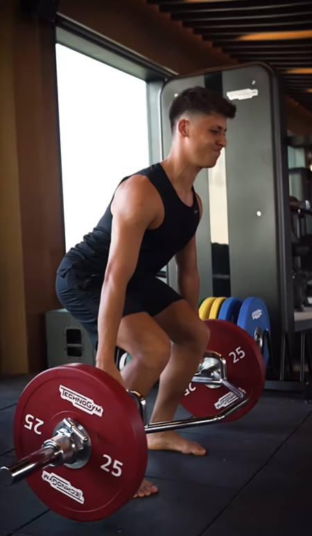 <p><strong>"Turnuvada takımın en çok forma giyen dokuzuncu oyuncusu oldu ve taraftarları performansıyla etkiledi."</strong></p>
