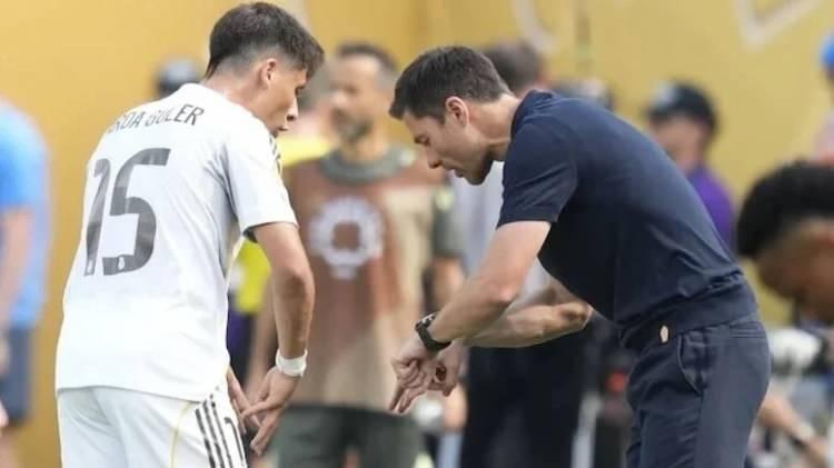 <p><strong>"Bayer Leverkusen'i çalıştırdığı dönemde Arda Güler'i transfer etme ihtimalini değerlendiren Xabi Alonso'nun Real Madrid'in başına geçmesi, genç futbolcu için yeni ufuklar açtı."</strong></p>
