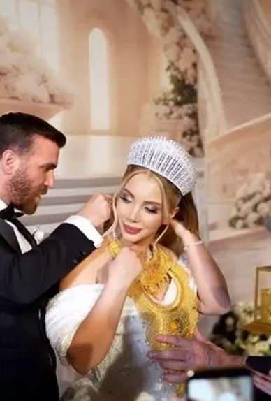 <p>Aleyna Dalveren, iş insanı Fatih Erdem ile geçtiğimiz Nisan ayında Dubai’de nikah masasına oturmuş, ardından İstanbul’da lüks detaylarıyla hafızalara kazınan bir düğün yapmıştı.</p>
