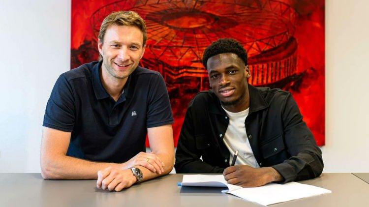 <p>Ernest Poku ➡ Bayer Leverkusen</p>