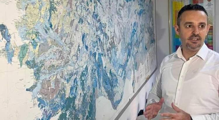 <p>Karancı, depremin, yaklaşık 205 kilometre uzunluğundaki Simav fay hattının en kuzeybatısında, Gelenbe fay zonu ile Sındırgı fay zonunun birleştiği noktada meydana geldiğini aktardı.</p>