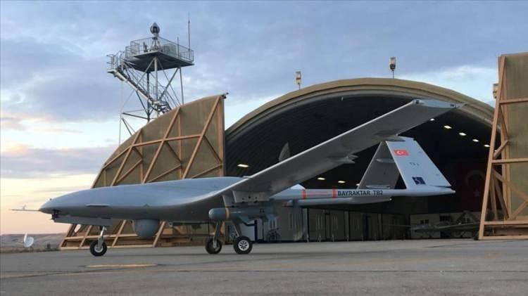 <p>- Baykar, yeni TB-2T yapay zekâ destekli İHA'nın savaş alanındaki güç dengesini değiştireceğini söylüyor. İHA, üstün irtifa, yüksek hız ve yapay zekâ destekli akıllı uçuş yeteneklerine sahip.</p>

<p> </p>
