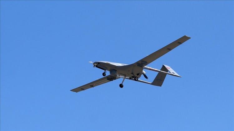 <p>- Bayraktar TB2T-AI, turbo motoruyla yarım saatten kısa sürede 30.000 feet'in (9.144 metre) üzerine çıkabiliyor. Yeni nesil insansız hava aracı, EurAsian Times'ın daha önce detaylı olarak bildirdiği gibi, Keşan'daki test uçuşları sırasında 30.318 feet'e (9.144 metre) ulaşarak irtifa rekorunu kırdı.</p>
<p> </p>
