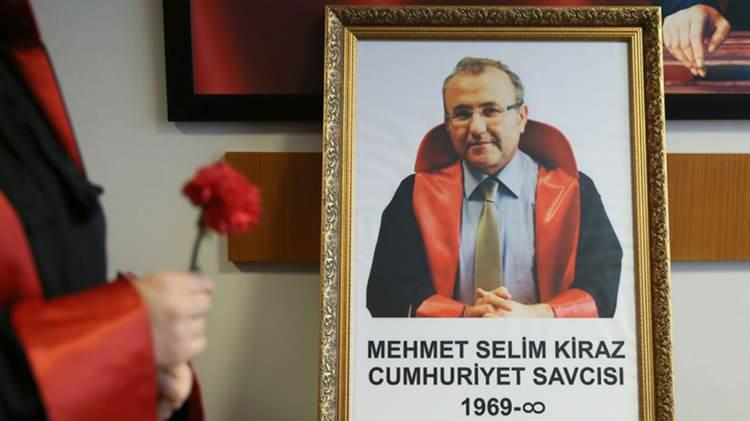 <p><span style="color:rgb(20, 35, 58)">Utku Doğruyol'un, Şehit Cumhuriyet Savcısı Mehmet Selim Kiraz'ı şehit eden DHKP-C'li terörist Bahtiyar Doğruyol'un akrabası olduğu ve kuzen oldukları ifade edildi.</span></p>
