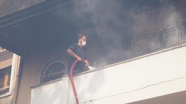 <p>Bazı evler ve araçlar küle döndü, 47 kişi hastaneye kaldırıldı.</p>
