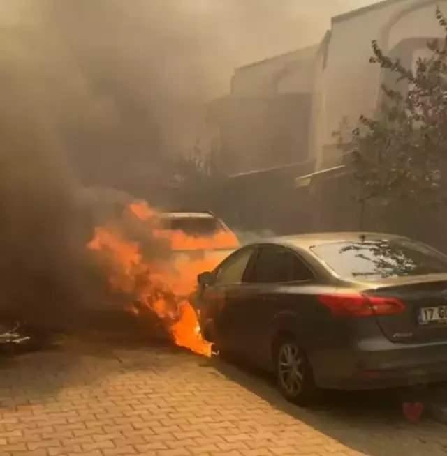 <p>Dün 15.30 sıralarında Çanakkale'nin Lapseki ilçesi Umurbey mevkii Gölköy köyünde tarım arazisinde başlamıştı.</p>

<p>Alevler rüzgarında etkisiyle kısa sürede ormanlık alana sıçradı. İhbar üzerine olay yerine Orman Bölge Müdürlüğüne bağlı çok sayıda ekip sevk edildi.</p>

<p>Yangın ekiplerin havadan ve karadan yoğun müdahalesi sonucunda saat 19.45 sıralarında kontrol altına alındı.</p>
