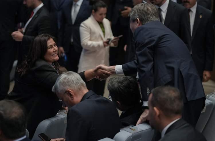 <p><span style="color:rgb(178, 34, 34)"><strong>İşte AK Parti'ye geçen belediye başkanları</strong></span></p>

<p> </p>
