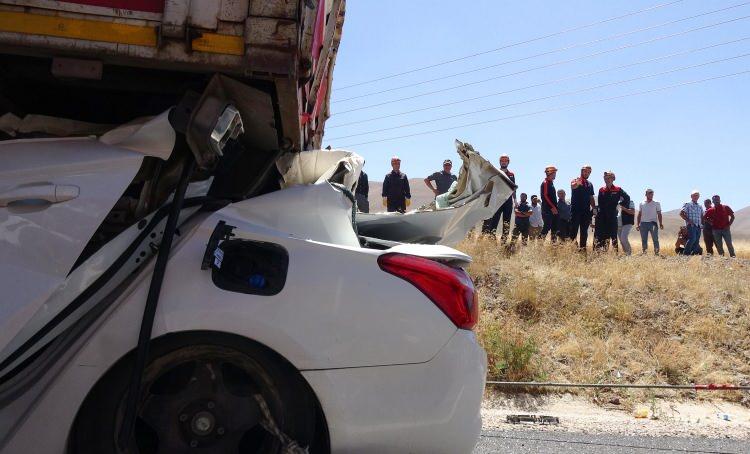 <p>Jandarma ve polis ekipleri kazayla ilgili inceleme başlattı. </p>
