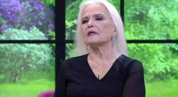 <p>Türk sanat müziğinin sevilen isimlerinden Gönül Yazar geçtiğimiz aylarda entübe edildi haberleriyle gündem olmuştu. Bu iddiaları yalanlayan 89 yaşında olan Yazar'ın son haliyle çok konuşuldu.</p>
