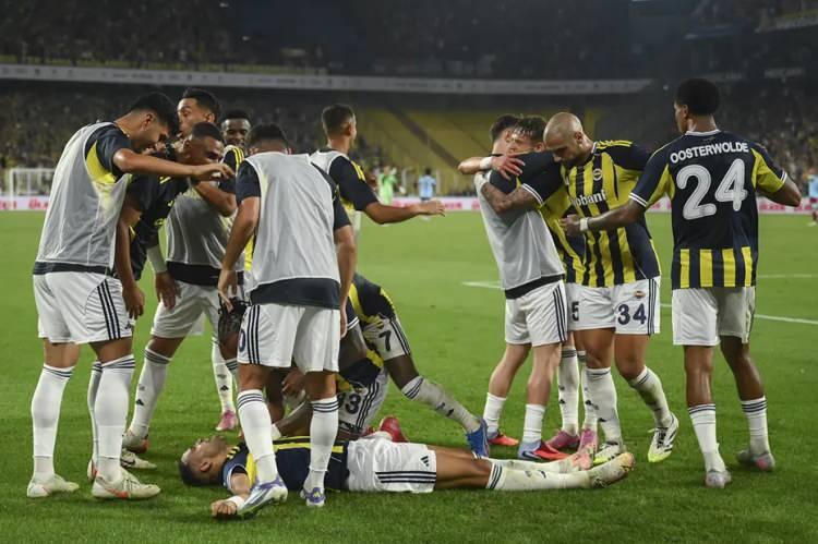 <p><strong>EUROSPORT: Fenerbahçe evinde Feyenoord'a 5 gol atarak rakibinin Şampiyonlar Ligi hayallerine son verdi. </strong></p>
