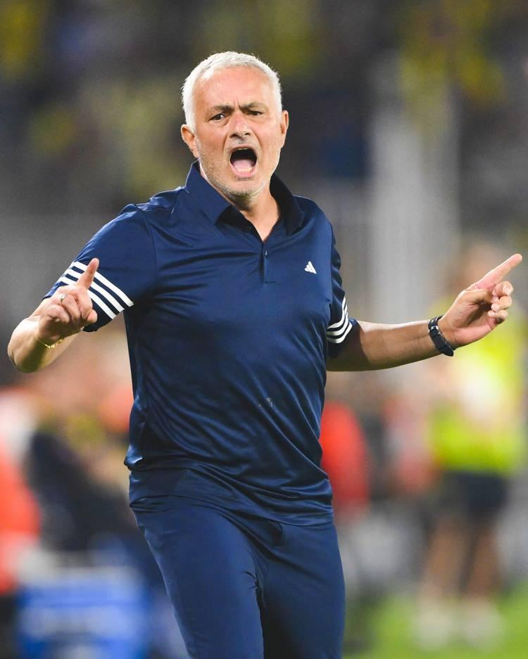 <p><strong>AVRUPA'DA HİÇBİR TEKNİK DİREKTÖR HOLLANDA TAKIMLARINI MOURINHO KADAR YENEMEDİ</strong></p>
