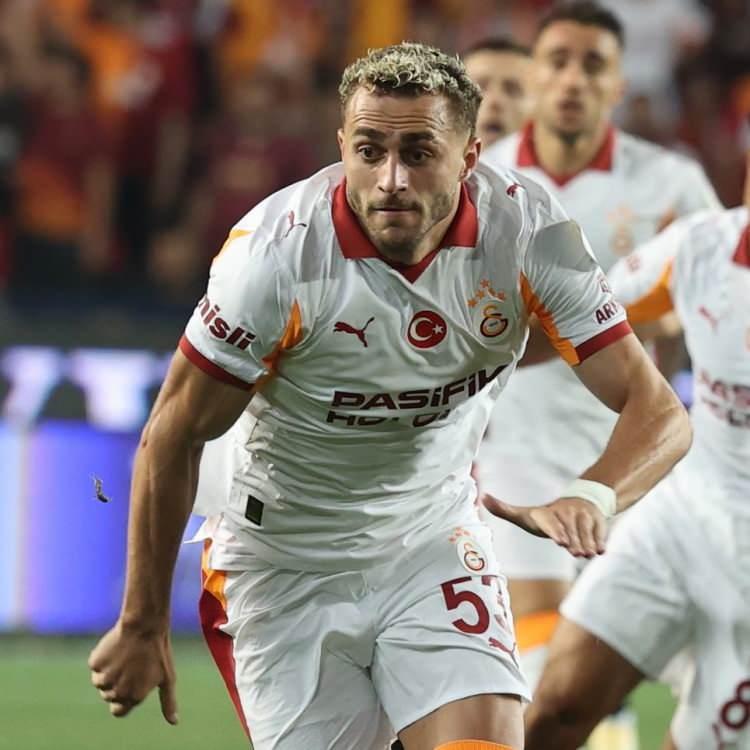 <p>Galatasaray yönetimi takım için son derece önemli bir role sahip milli futbolcu için 45 milyon euronun altındaki teklifler için kesinlikle masaya oturmayı düşünmüyor.</p>
