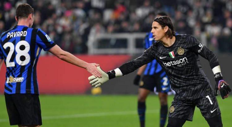 <p>Galatasaray, Inter'in iki yıldızı için paket teklif hazırladı.<br />
<br />
Sarı-kırmızılılar, sağ bek ve stoper özelliği bulunan Pavard ile kaleci Sommer için girişimlerde bulundu. <br />
<br />
(TÜRKİYE GAZETESİ)</p>
