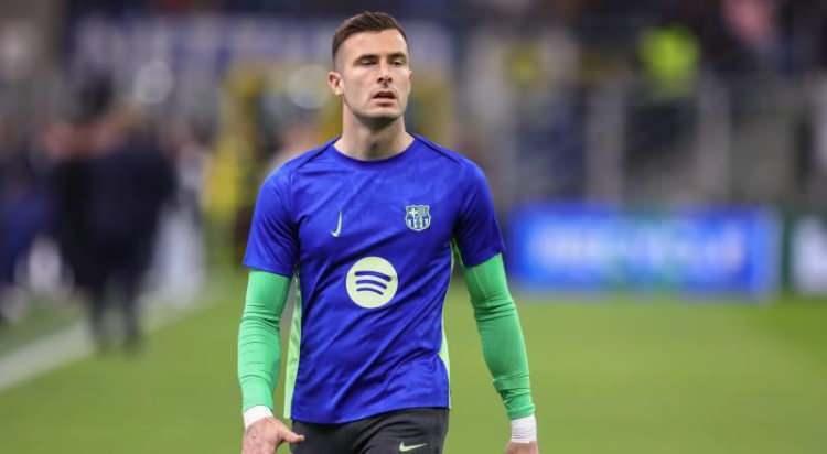 <p>Galatasaray, Manchester City'nin Ederson için indirime gitmemesi halinde eski oyuncusu Inaki Pena'ya gidecek.<br />
<br />
Barça'dan ayrılma isteyen İspanyol eldiven, sarı-kırmızılara sıcak.<br />
<br />
(AKŞAM)</p>
