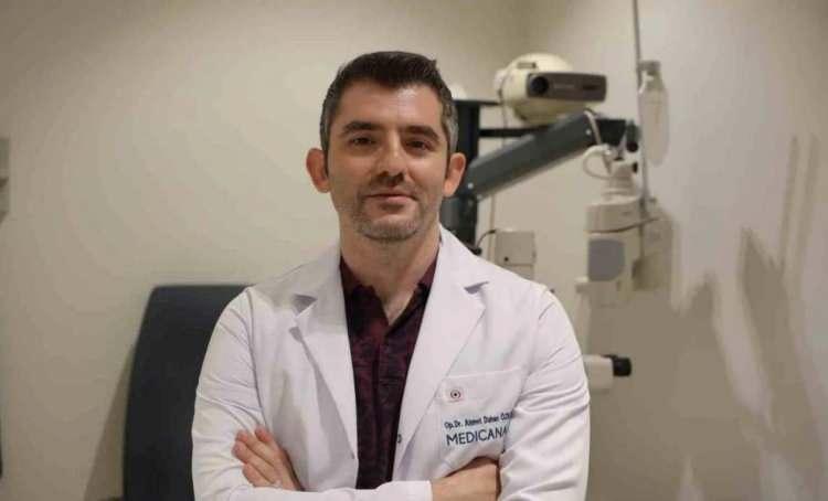 <p>UV filtresi olmayan güneş gözlükleri, gözleri korumak yerine kalıcı büyük hasarlara sebep oluyor. Uzmanlar kalitesiz gözlüklerin hiç gözlük takmamaktan daha zararlı olduğunu söylerken, güneş gözlüğü seçiminin hayati olduğunu vurguluyor.</p>
