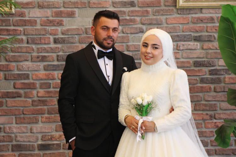 <p><span style="color:#A52A2A"><strong>GELİN ARANASI TERCİHLERİ ŞAŞIRTTI</strong></span></p>

<p>Genç çift, gelin arabası için traktörü tercih etti.</p>
