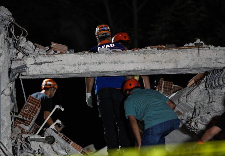 <p><em><strong>Bu son deprem öyle bir ilgi oluşturdu ki merkez İzmir'e 120 kilometre uzaklıkta olmasına rağmen, İzmir'de zemin şartlarından dolayı büyük şekilde hissedildi. Bazı yerlerde daha fazla, bazı yerlerde ise daha az hissedildi.</strong></em></p>

<p> </p>

<p> </p>
