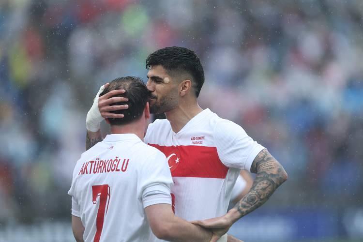 <p>"Ama Benfica, Kerem'in Türkiye'ye gelecekse Beşiktaş'ta oynamak istediğini biliyor."</p>
