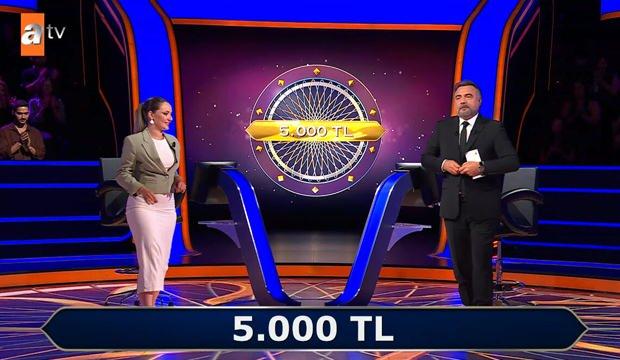 <p><span style="color:#FF0000"><strong>5 BİN LİRA ÖDÜLLE YARIŞMADAN AYRILDI</strong></span></p>
<p>Matematik sorusundan kurtulan yarışmacı, bir sonraki soruda elenerek yarışmadan 5 bin TL ödül ile ayrıldı.</p>