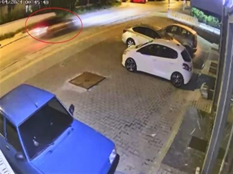 <p>İhbarla bölgeye polis, itfaiye ve sağlık ekipleri sevk edildi. Ekiplerin kontrolünde Mert Bahadır’ın olay yerinde hayatını kaybettiğini belirlendi.</p>
