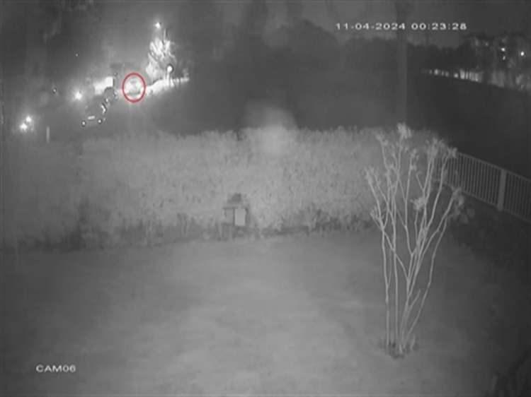 <p>Mert'in yaralı anne ve babası, sıkıştıkları araçtan itfaiye ekipleri tarafından çıkarılıp kaldırıldıkları hastanede yoğun bakım ünitesinde tedaviye alındı.</p>
