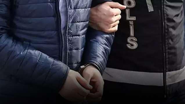 <p><span style="color:#A52A2A"><strong>TUTUKLANDI </strong></span></p>

<p>Kazada hafif yaralanan otomobilin sürücüsü Hüseyin Başaran ise tedavisinin ardından taburcu edildi.</p>

<p> </p>

<p>Gözaltına alınan Başaran, emniyetteki işlemlerinin tamamlanmasından sonra çıkarıldığı nöbetçi Sulh Ceza Mahkemesi tarafından <strong>"Taksirle ölüme ve yaralanmaya neden olma"</strong> suçundan tutuklanırken, kaza anı çevredeki iş yerinin güvenlik kamerasına yansıdı.</p>
