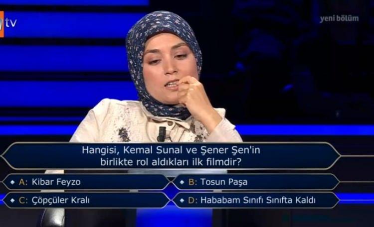 <p><span style="color:#B22222"><strong>İŞTE GÜNDEM OLAN YEŞİLÇAM SORUSU</strong></span></p>
<p>Hangisi Kemal Sunal ve Şener Şen'in birlikte rol aldıkları ilk filmdir?</p>
<p> </p>
<p>A-) Kibar Feyzo</p>
<p> </p>
<p>B-)Tosun Paşa</p>
<p> </p>
<p>C-) Çöpçüler Kralı</p>
<p> </p>
<p>D- Hababam Sınıfı Sınıfta Kaldı</p>