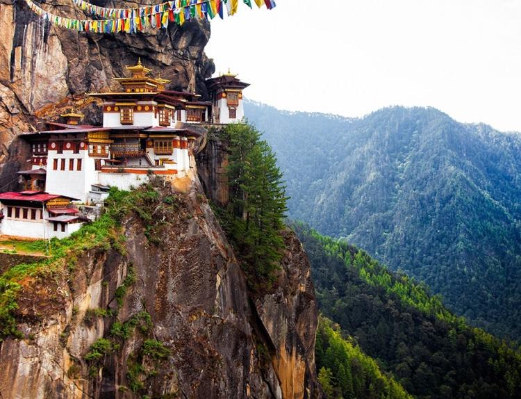 <p><span style="color:#B22222"><strong>BHUTAN – MUTLULUĞUN ÜLKESİ</strong></span></p>

<p> </p>
