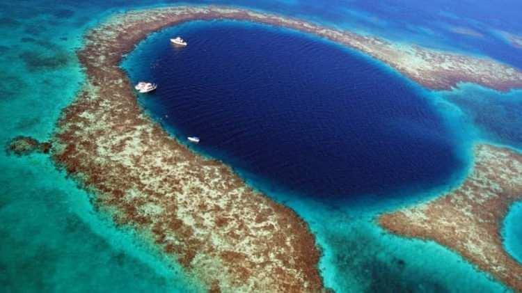 <p>Yeni Zelanda’ya bağlı özerk bir ada olan Niue, sadece 1.600 kişilik nüfusu ile dünyanın en küçük topluluklarından biri. Mercan kayalıkları ve dalış turizmiyle tanınıyor.</p>
