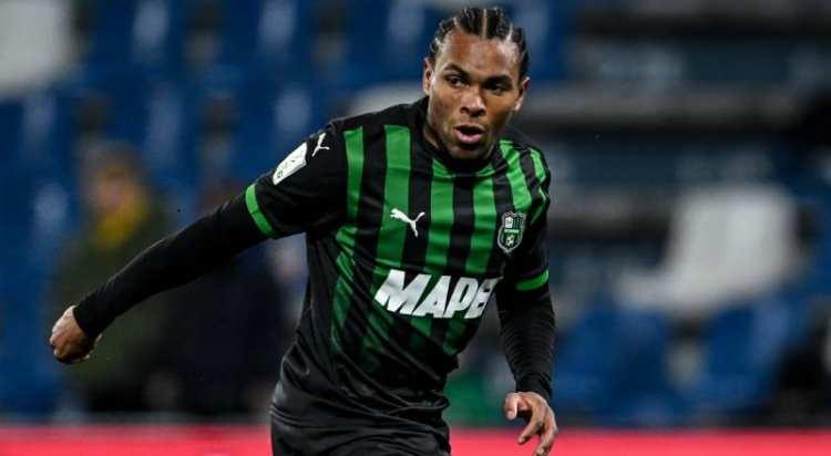 <p>Beşiktaş, Jadon Sancho'nun alternatifi olarak Sassuolo'dan Armand Lauriente'ye belirledi. Lauriente için Beşiktaş, satın alma opsiyonlu kiralama teklifinde bulunacak.<br />
<br />
(FOTOMAÇ)</p>
