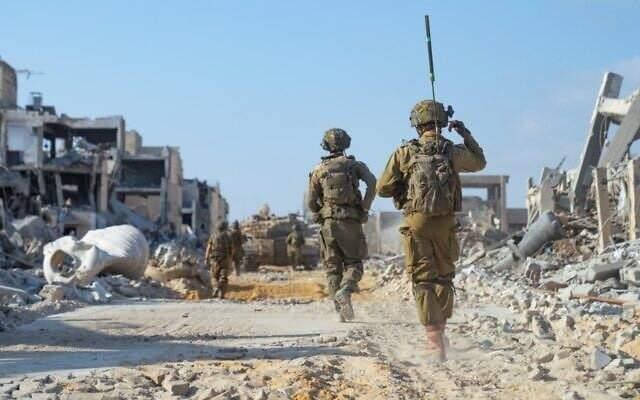 <p>İSRAİL'İN KITLIĞI DAYATTIĞI GAZZE'DE SON 24 SAATTE 2'Sİ ÇOCUK 7 KİŞİ DAHA AÇLIKTAN HAYATINI KAYBETTİ</p>

<p>İsrail'in saldırıları ve ablukası nedeniyle kıtlık yaşanan Gazze Şeridi'nde son 24 saatte 2'si çocuk 7 Filistinli daha açlıktan hayatını kaybetti.</p>

<p> </p>
