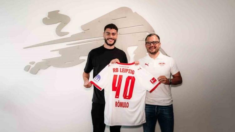 <p>Romulo'nun Bundesliga temsilcisi ile 5 yıllık sözleşme imzalamasının ardından ise Süper Lig'de bu zamana kadar yapılmış en büyük transfer satışları da merak konusu oldu.</p>
