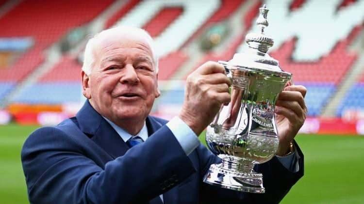 <p><strong><span style="color:#B22222">5)  DAVE WHELAN </span> |  Eski futbolcu</strong></p>
