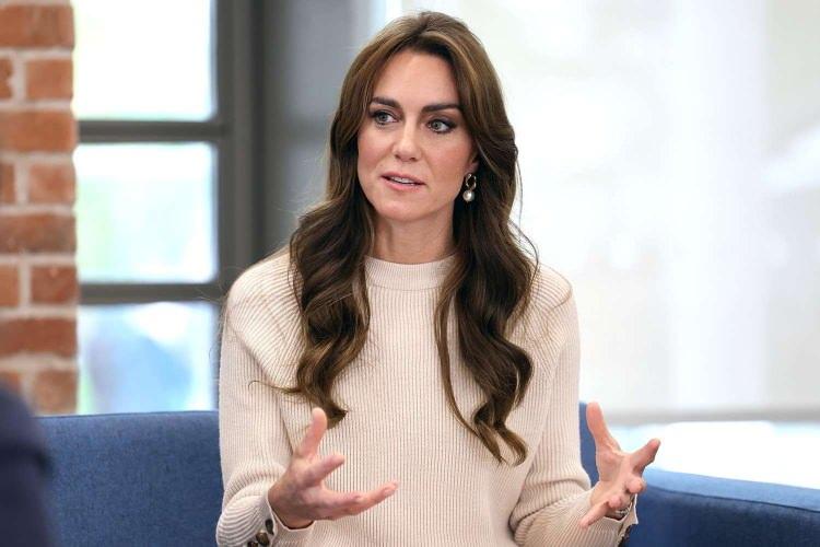 <p>Meghan hamlesi gözden kaçmadı</p>

<p>Görevden ayrılığının ardından Archer’ın Instagram hesabını kısa süreliğine halka açması ve Meghan Markle ile ilgili birçok hesabı önce takip edip sonra hızla silmesi, sosyal medyada kafaları karıştırdı. </p>
