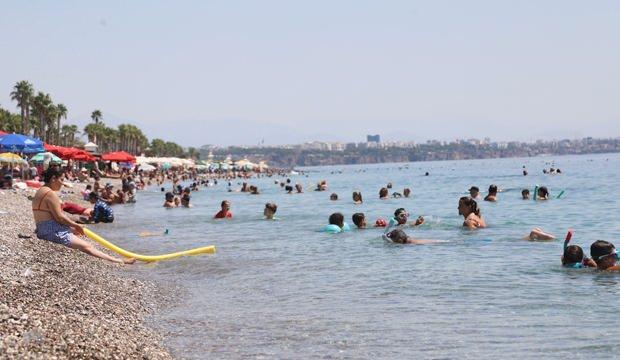 <p>Turizm kenti Antalya'da geçen hafta sıcaklıklar mevsim normalleri üzerinde seyrederken, zaman zaman 40 derecenin üzerine çıktı.</p>