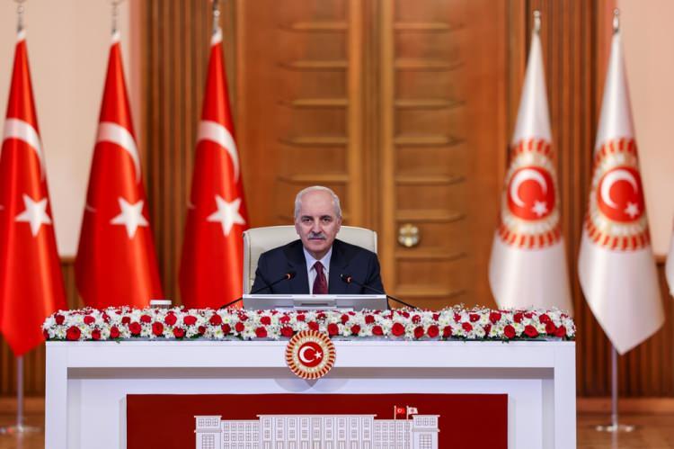 <p><span style="color:rgb(51, 51, 51)"> TBMM Başkanı Numan Kurtulmuş'un açılış konuşmasıyla başlayan komisyonun ikinci toplantısının tam kapalılık ilkesi çerçevesinde gerçekleştirilmesi için oylama yapılmış ve oy birliğiyle komisyon toplantısının kapalı gerçekleştirilmesi kararlaştırılmıştı.</span></p>
