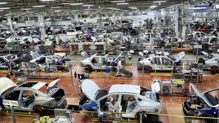 <p>AB Komisyonu, geçtiğimiz temmuzda Çin'de üretilen elektrikli otomobillerin Birlik üyesi ülkelere ithalatında geçici ilave vergi uygulamaya başlanacağını açıklamıştı.</p>
