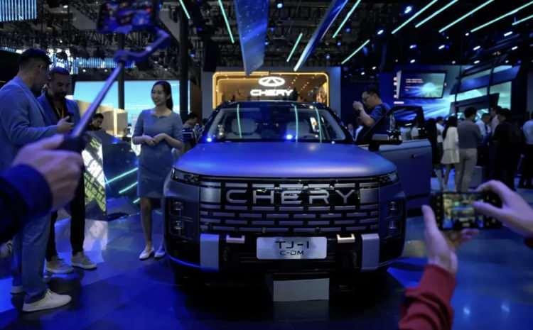 <p><strong>YATIRIMLAR SÜRECEK</strong></p>

<p> </p>

<p>Çin'in önde gelen otomobil markalarından olan Chery, Samsun'da yıllık 200 bin kapasiteyle kurulacak tesislerde, yeni nesil elektrikli parçalar ve parçalarının üretimini gerçekleştirecek.</p>
