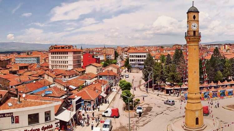 <p><span style="color:#B22222"><strong>ÇORUM</strong></span></p>

<p> </p>

<p>Kadınlarda ortalama yaşam süresi: 81,6</p>

<p>Erkeklerde ortalama yaşam süresi: 76,2</p>

<p>Ortalama: 78,8</p>
