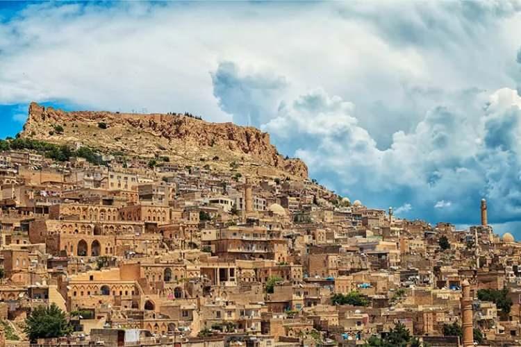 <p><span style="color:#B22222"><strong>MARDİN</strong></span></p>

<p> </p>

<p>Kadınlarda ortalama yaşam süresi: 81,8</p>

<p>Erkeklerde ortalama yaşam süresi: 76,7</p>

<p>Ortalama: 79,3</p>
