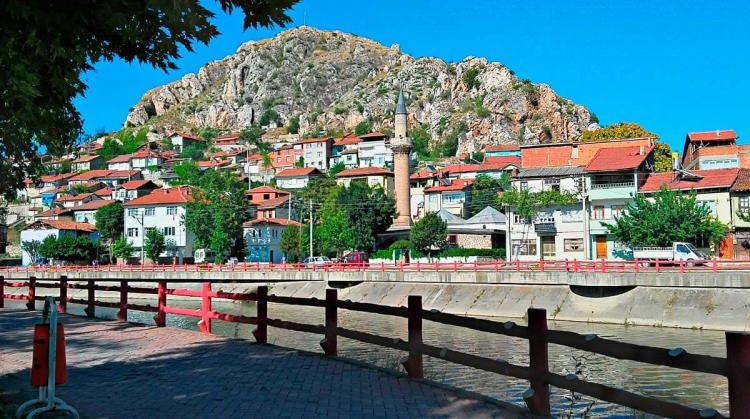 <p><span style="color:#B22222"><strong>TOKAT</strong></span></p>
<p> </p>
<p>Kadınlarda ortalama yaşam süresi: 80,7</p>
<p>Erkeklerde ortalama yaşam süresi: 75,5</p>
<p>Ortalama: 78,1</p>